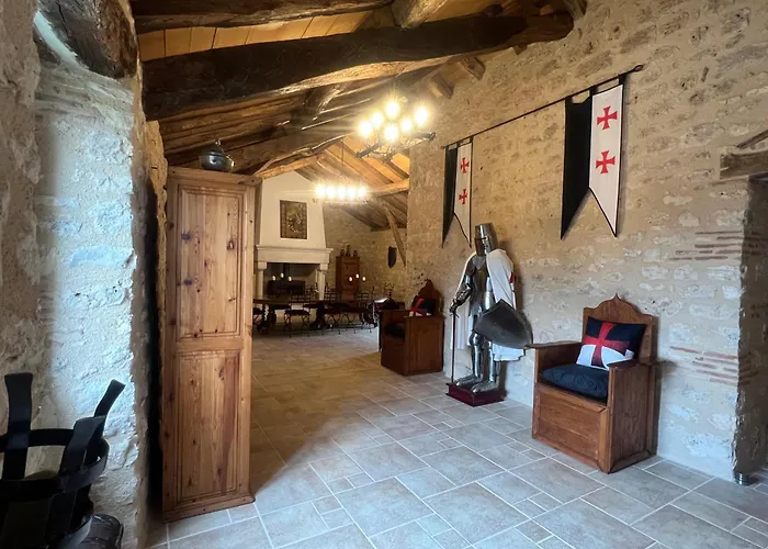 לינה וארוחת בוקר Le Relais Des Chevaliers 