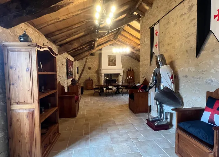 לינה וארוחת בוקר Le Relais Des Chevaliers 