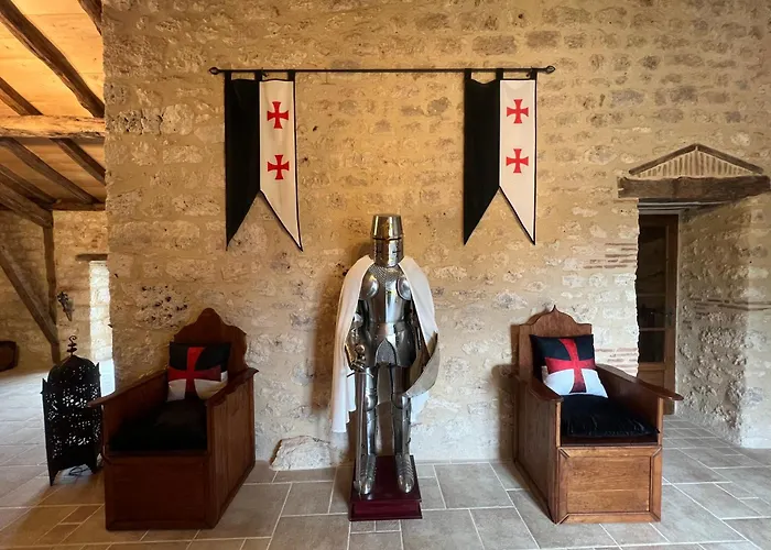 לינה וארוחת בוקר Le Relais Des Chevaliers 