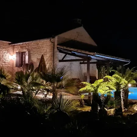 לינה וארוחת בוקר Le Relais Des Chevaliers 