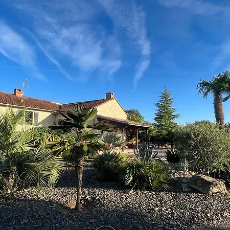 לינה וארוחת בוקר Le Relais Des Chevaliers 