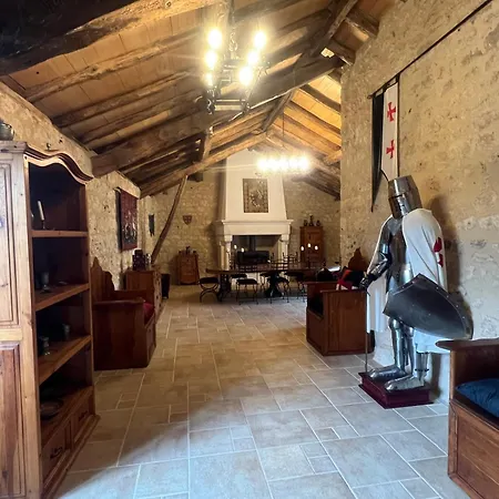 לינה וארוחת בוקר Le Relais Des Chevaliers 