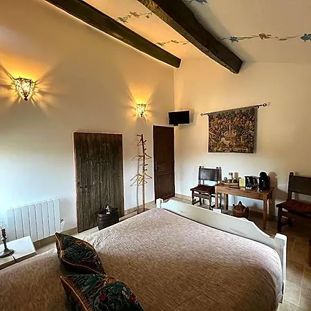 לינה וארוחת בוקר Le Relais Des Chevaliers 