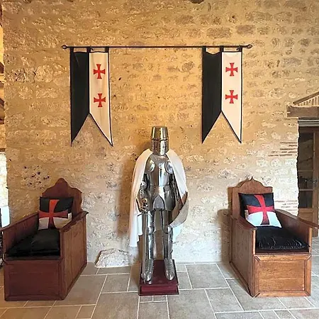 לינה וארוחת בוקר Le Relais Des Chevaliers 