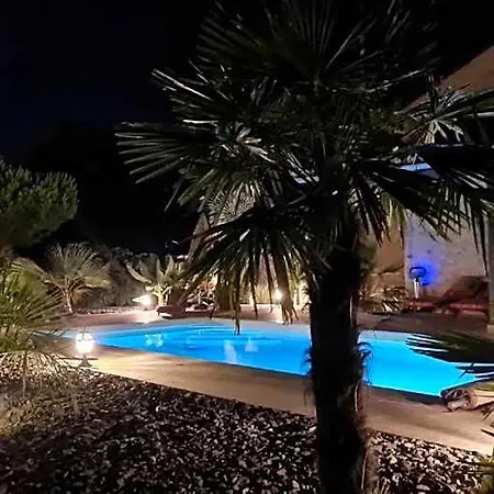 לינה וארוחת בוקר Le Relais Des Chevaliers 